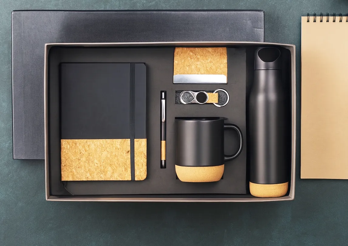 Black-and-cork six-piece gift set with diary, mug, insulated bottle, pen, card holder and keyring in a grey box.